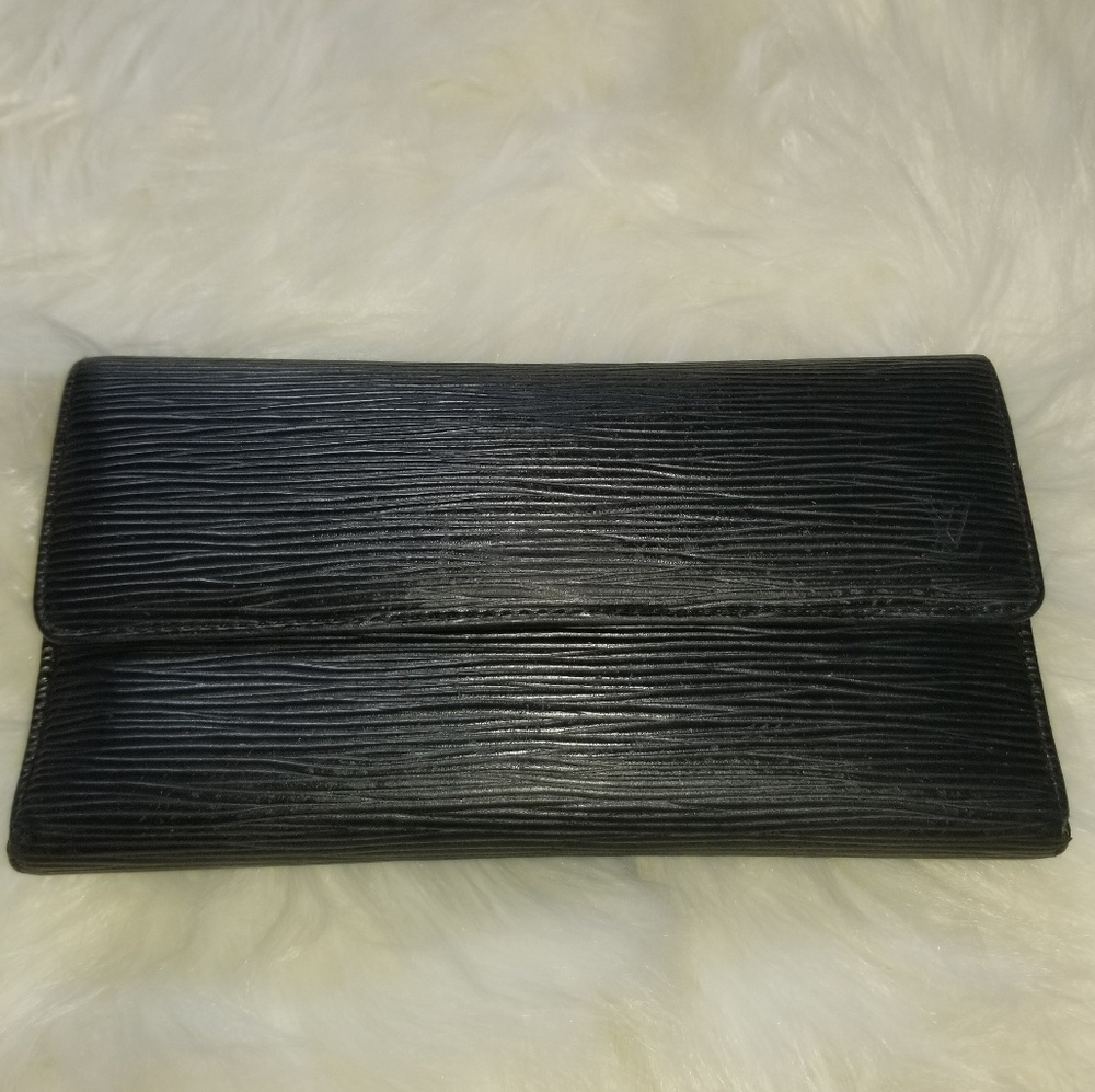 🖤Louis Vuitton Epi Wallet🖤